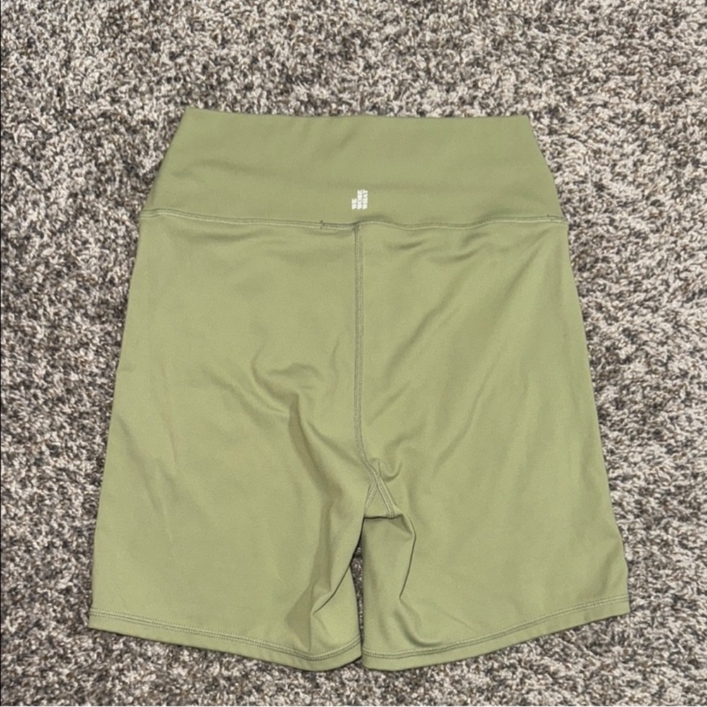 Revolve Olive Green Women's
Shorts size Small - high rise. - Picture 5 of 7